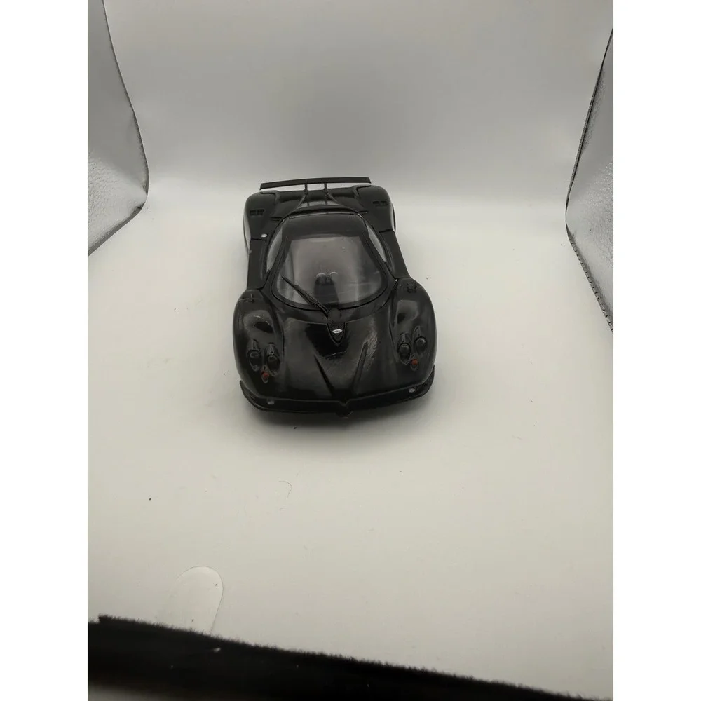 Motormax Pagani Zonda F Black 1:24 Scale Diecast Model Car 73369D Opening Doors